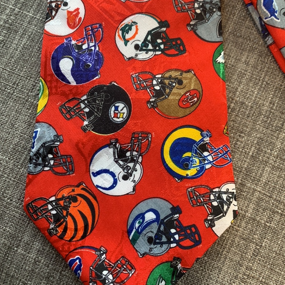 Team NFL - Football Helmet Tie - Picture 2 of 5